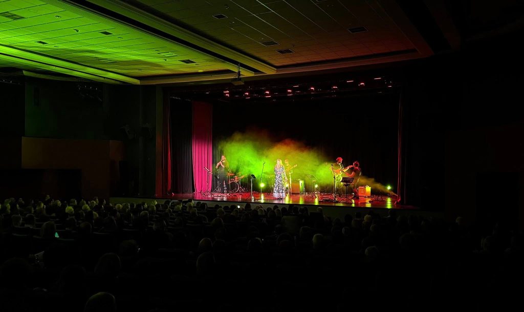 Αφιέρωμα στο Θάνο Μικρούτσικο